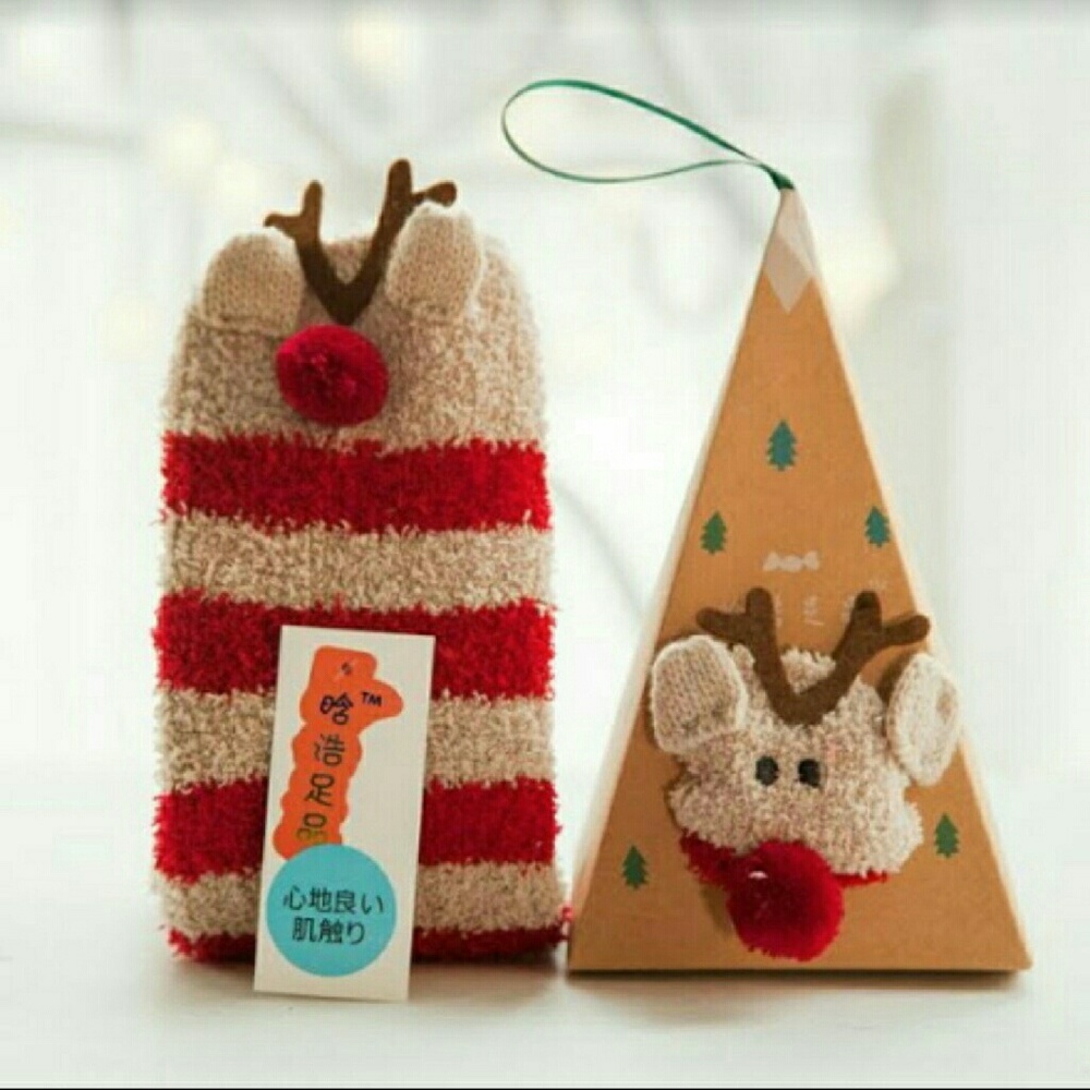 🎄 Womans Reindeer Fuzzy Socks w/box